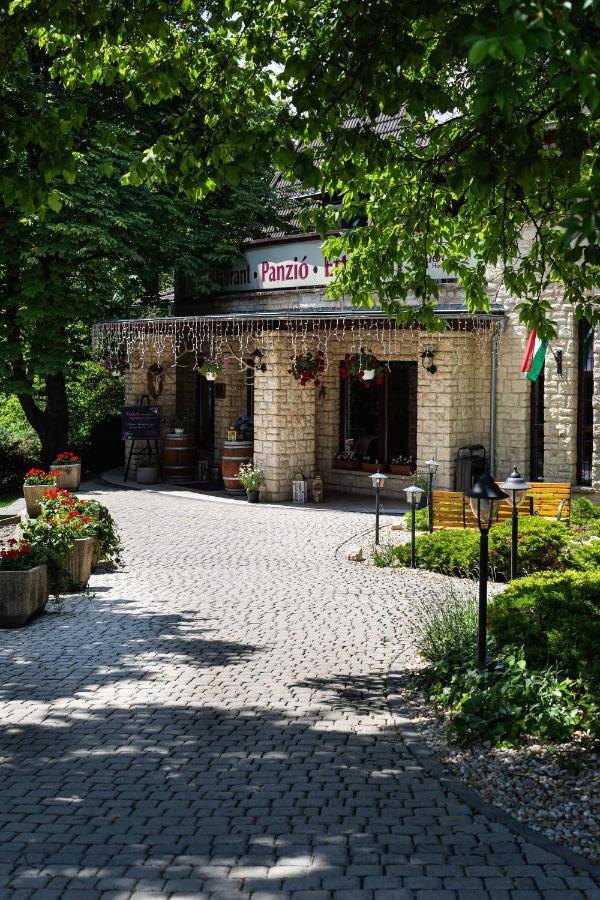 Tercia Hubertus Panzió Acomodação com café da manhã Sopron Exterior foto